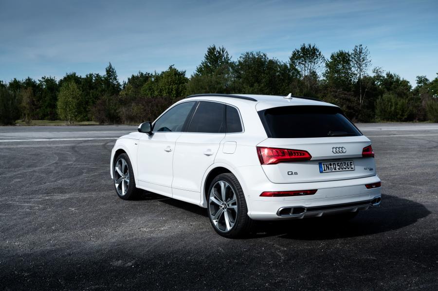  Audi Q5 55 TFSI e Quattro S-Line 2019 года  (WW) (фото 40 из 43)